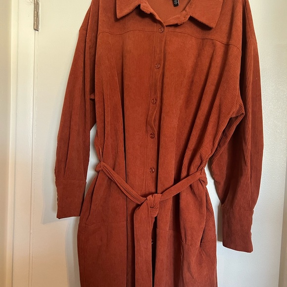 Eloquii Fall Women’s Plus corduroy dress - Picture 4 of 9
